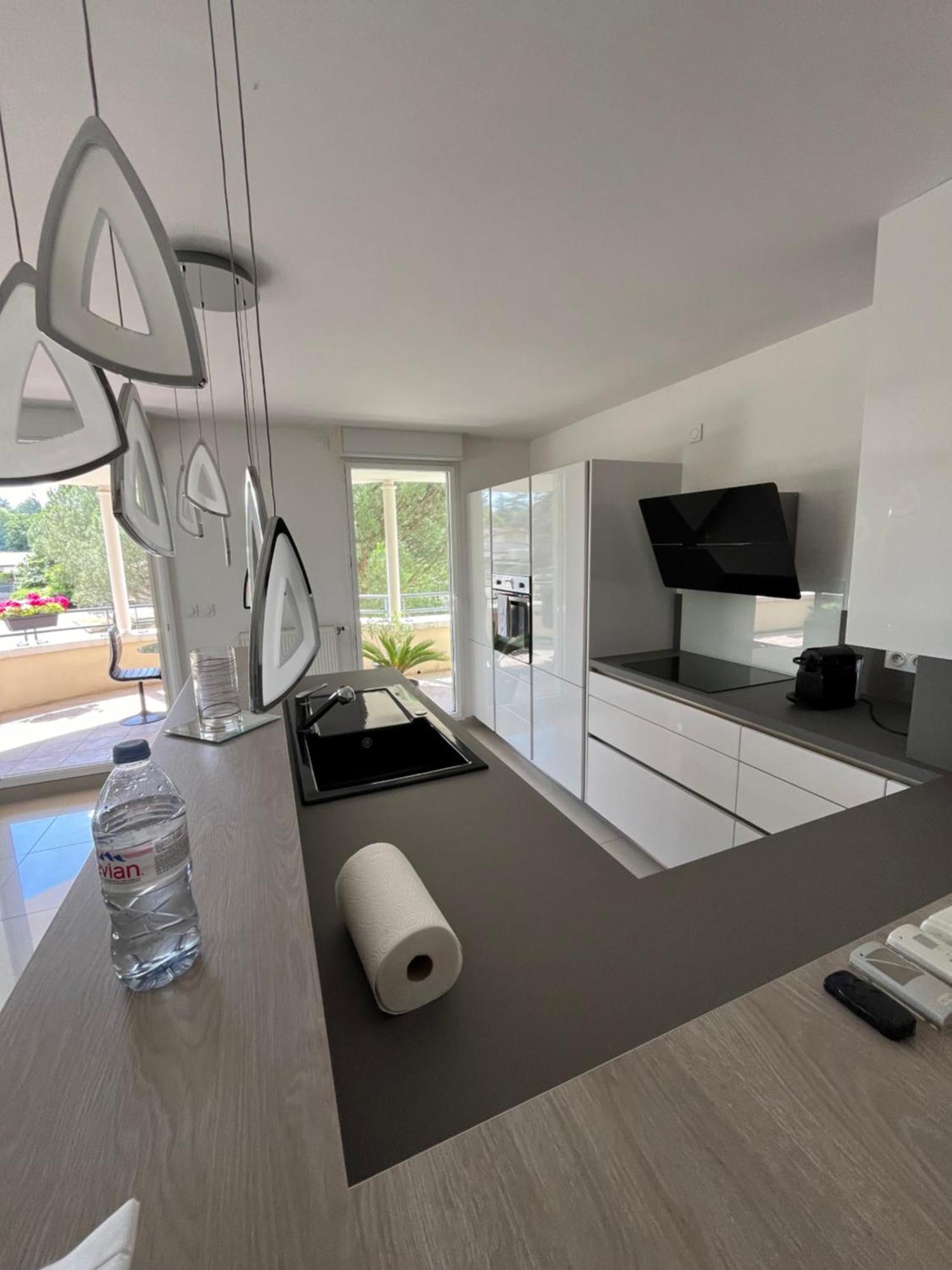 Appartement Entierement Equipe Charbonnières-les-Bains Εξωτερικό φωτογραφία