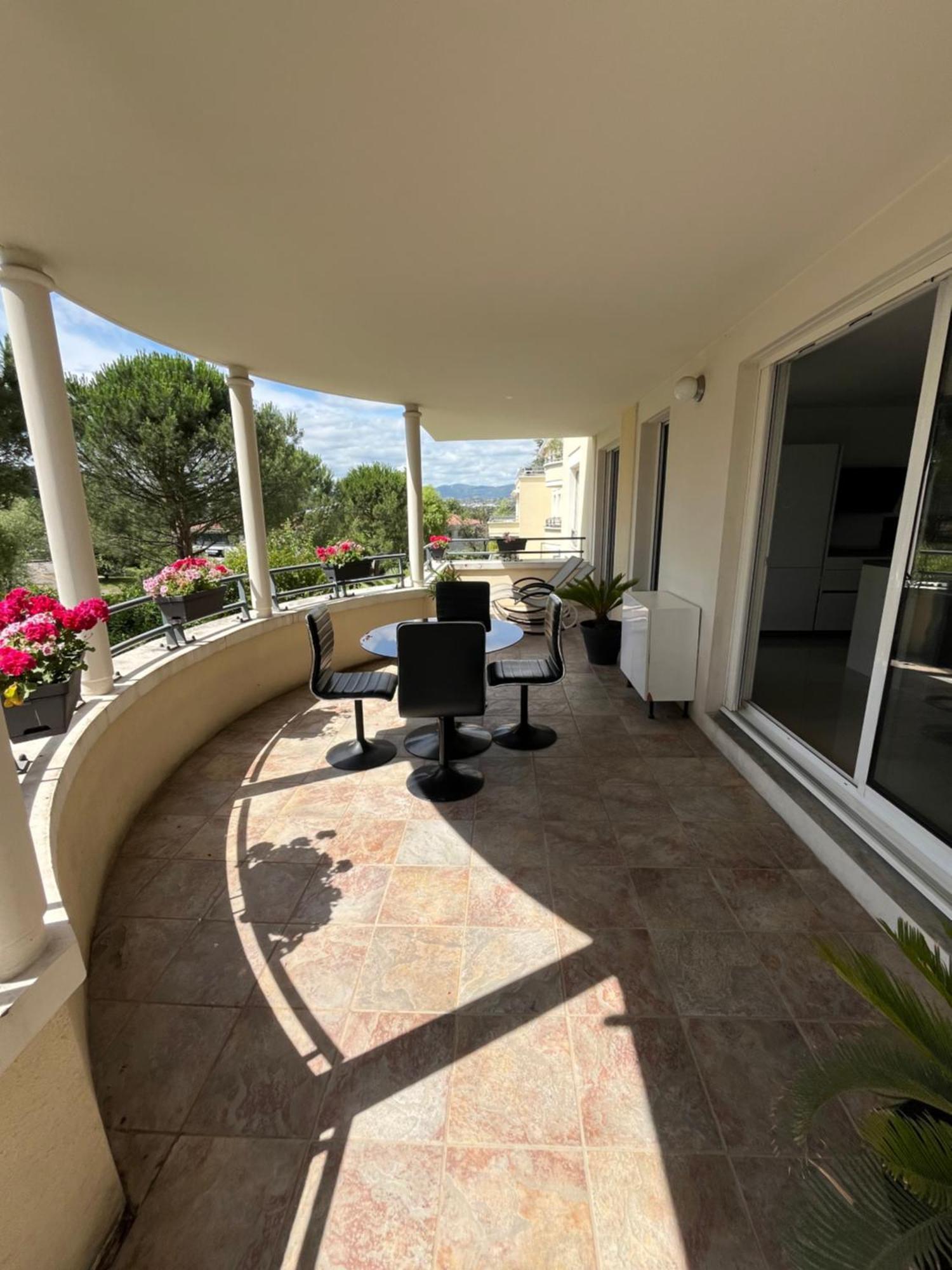 Appartement Entierement Equipe Charbonnières-les-Bains Εξωτερικό φωτογραφία