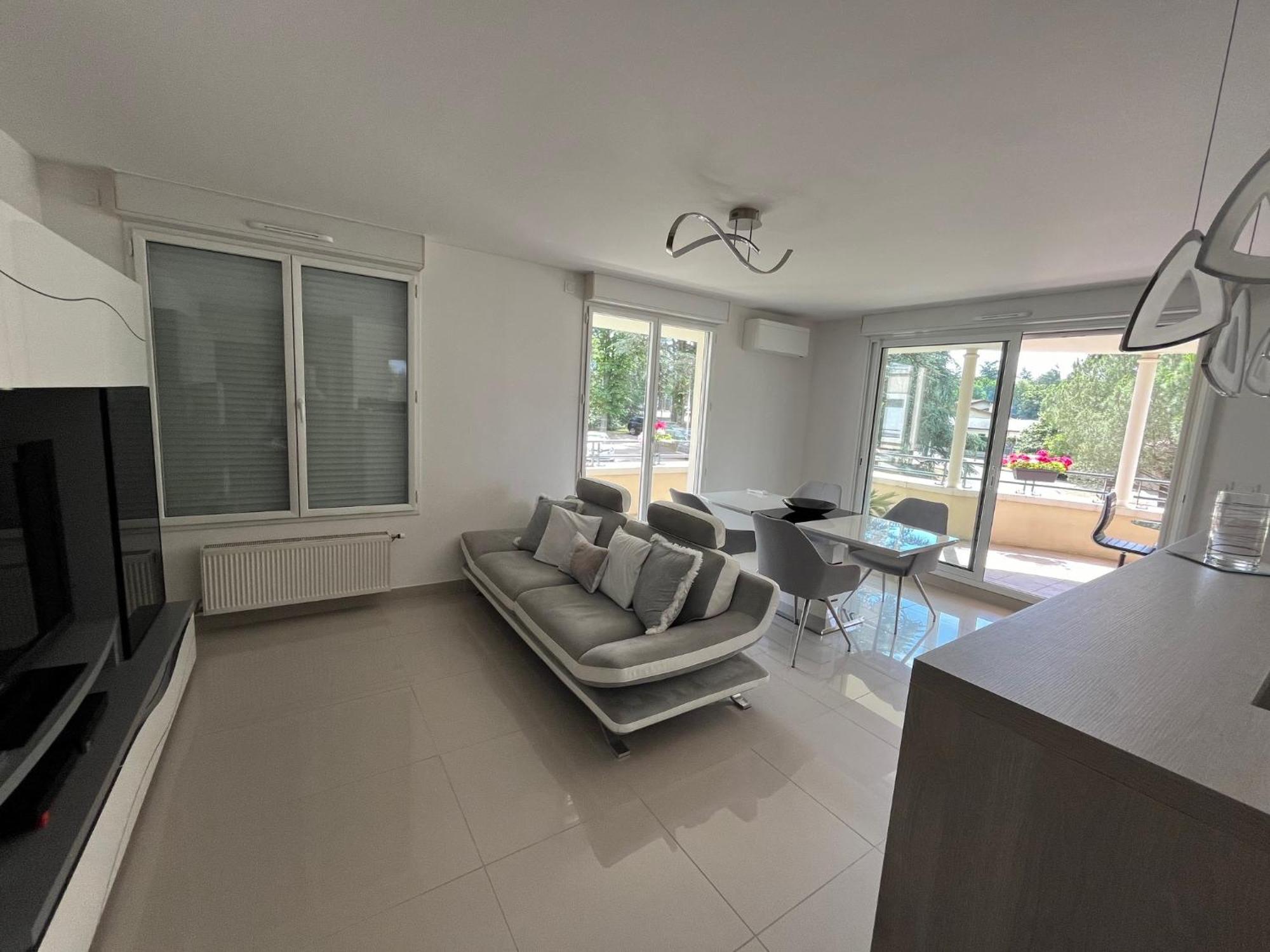 Appartement Entierement Equipe Charbonnières-les-Bains Εξωτερικό φωτογραφία